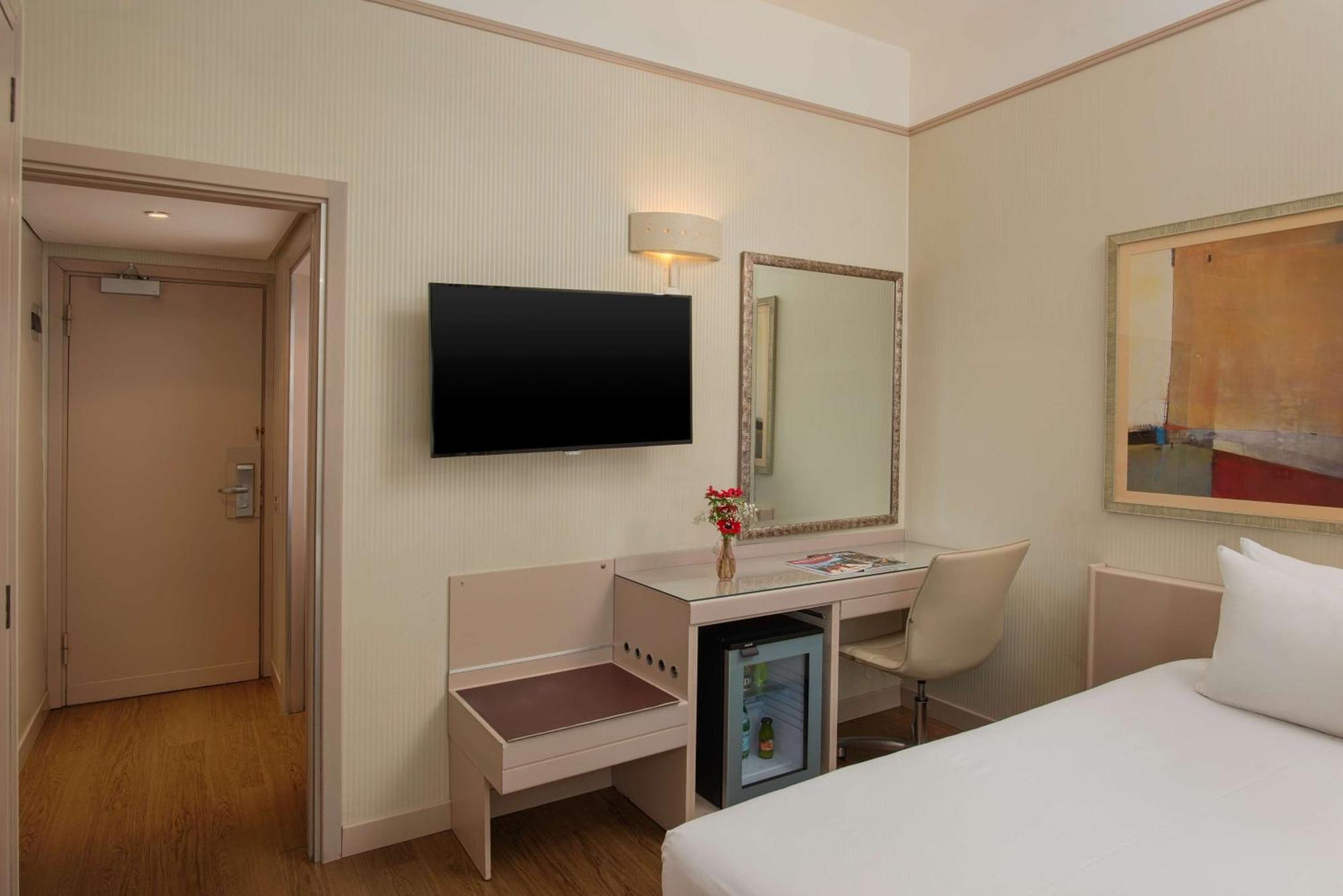 Nh Pisa Hotel Bagian luar foto