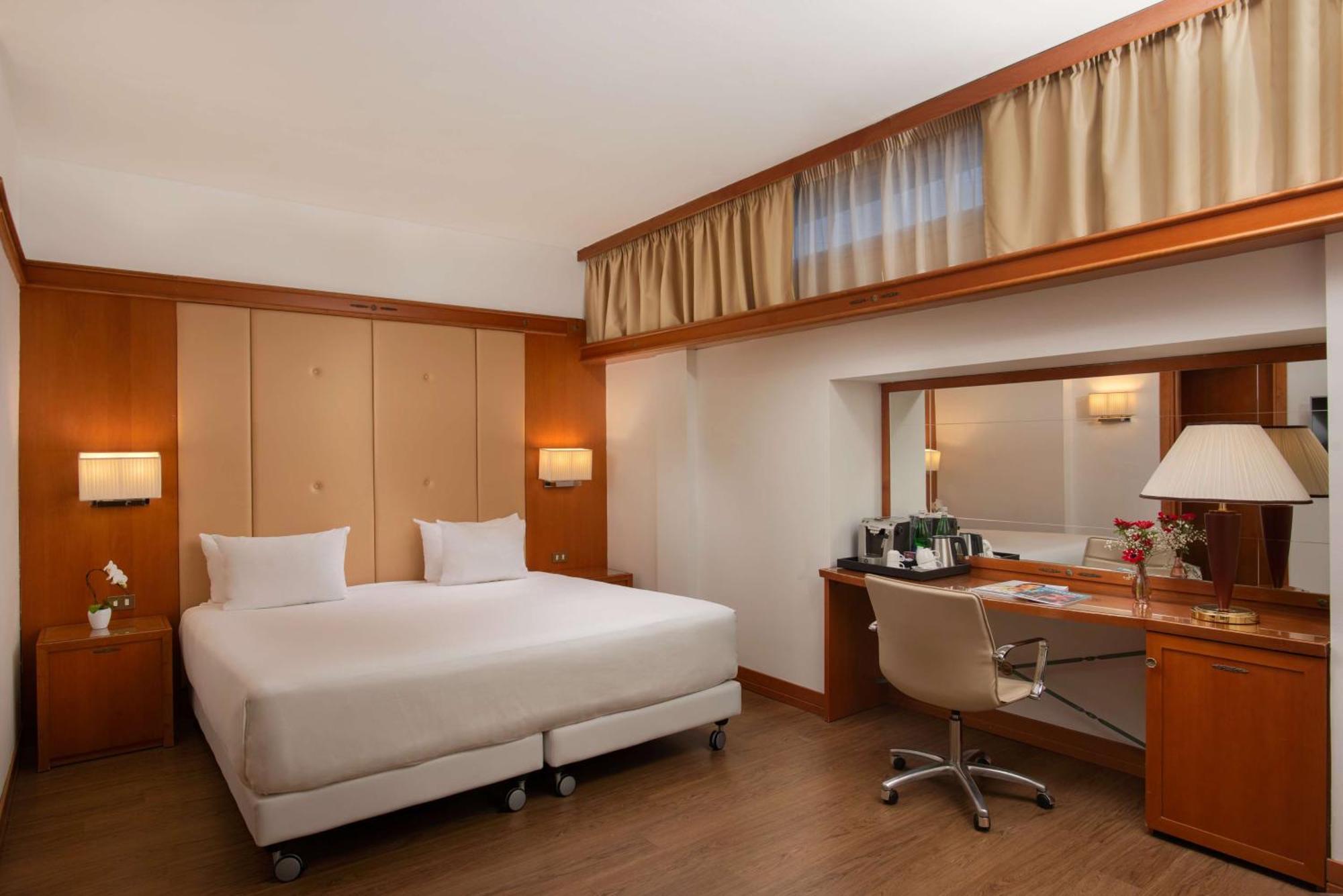 Nh Pisa Hotel Bagian luar foto