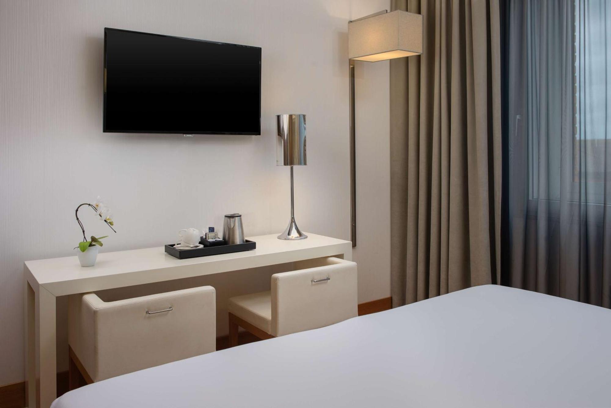Nh Pisa Hotel Bagian luar foto