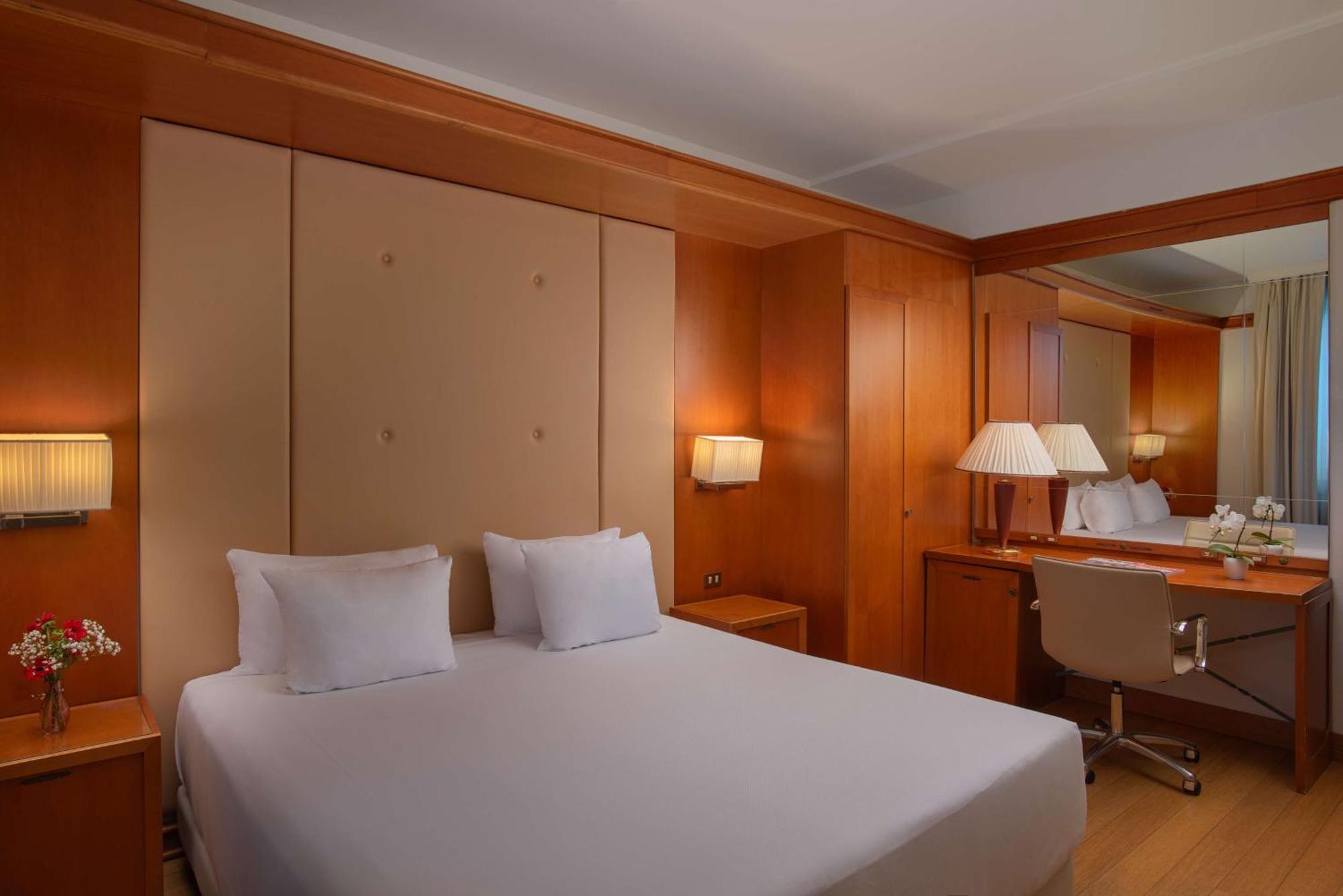 Nh Pisa Hotel Bagian luar foto